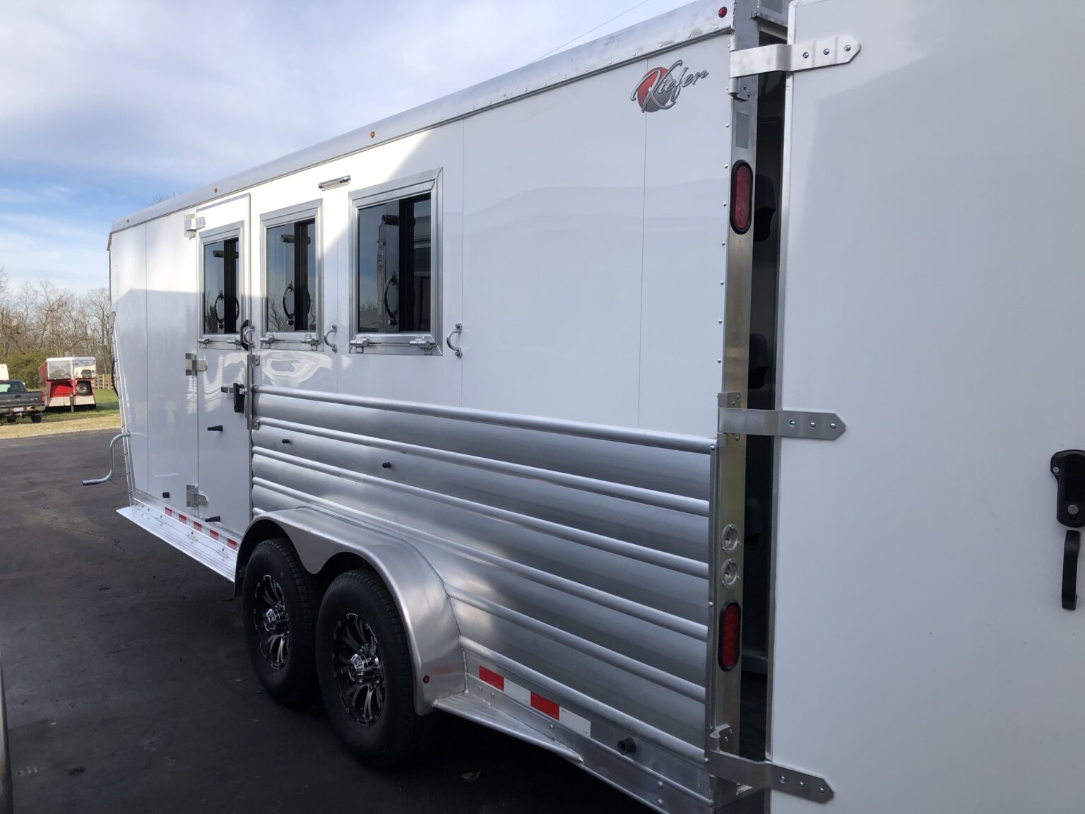 3 Horse Slant Kiefer Genesis - August Trailer Sales